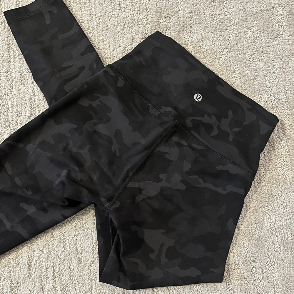 Black camp Lululemon 25” leggings